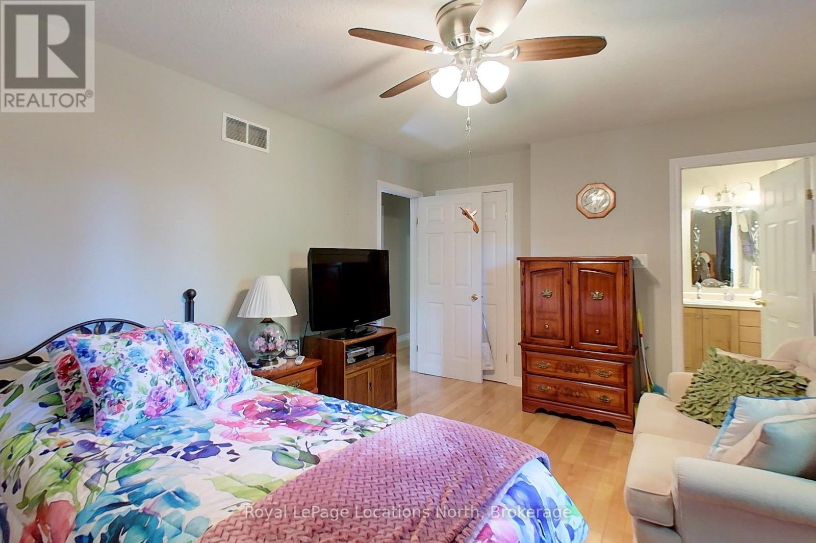 94 Oxbow Park Drive, Wasaga Beach, Ontario  L9Z 2V8 - Photo 23 - S12407691