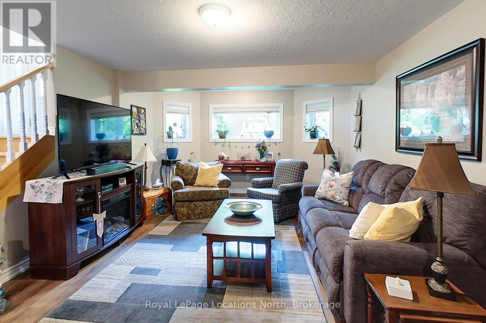 94 Oxbow Park Drive, Wasaga Beach, Ontario  L9Z 2V8 - Photo 25 - S12407691