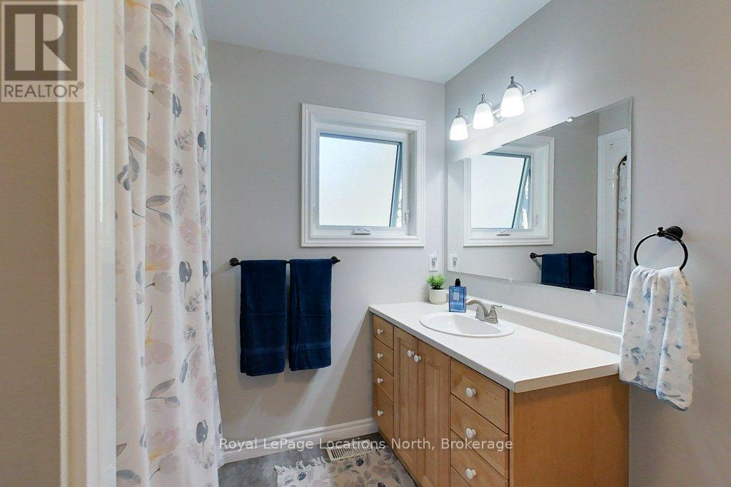 94 Oxbow Park Drive, Wasaga Beach, Ontario  L9Z 2V8 - Photo 21 - S12407691