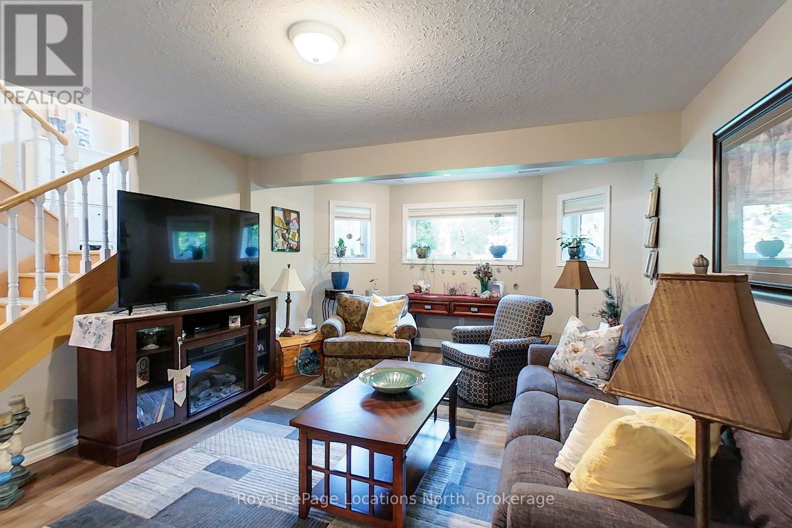 94 Oxbow Park Drive, Wasaga Beach, Ontario  L9Z 2V8 - Photo 27 - S12407691