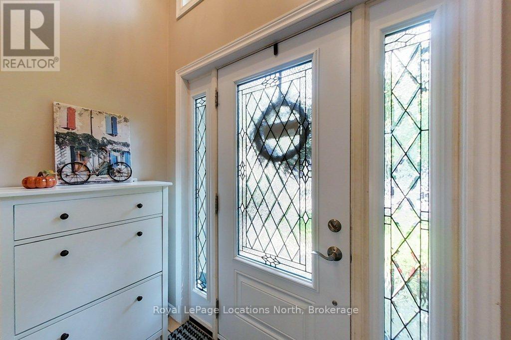 94 Oxbow Park Drive, Wasaga Beach, Ontario  L9Z 2V8 - Photo 4 - S12407691
