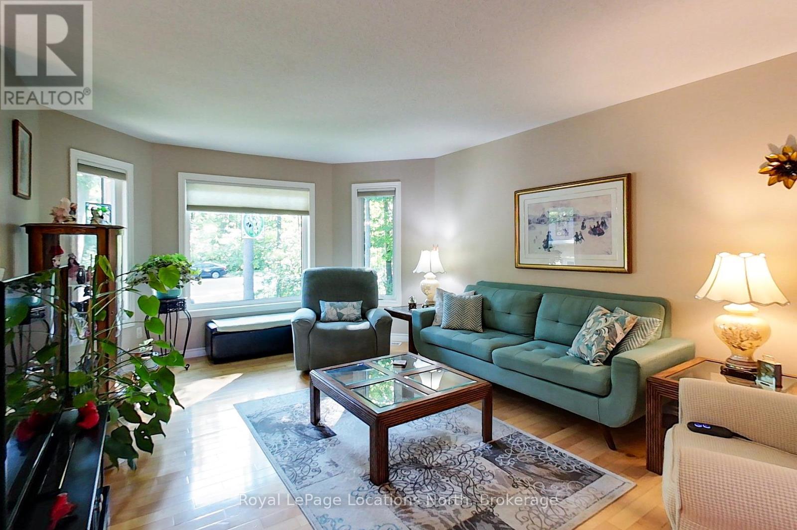 94 Oxbow Park Drive, Wasaga Beach, Ontario  L9Z 2V8 - Photo 7 - S12407691