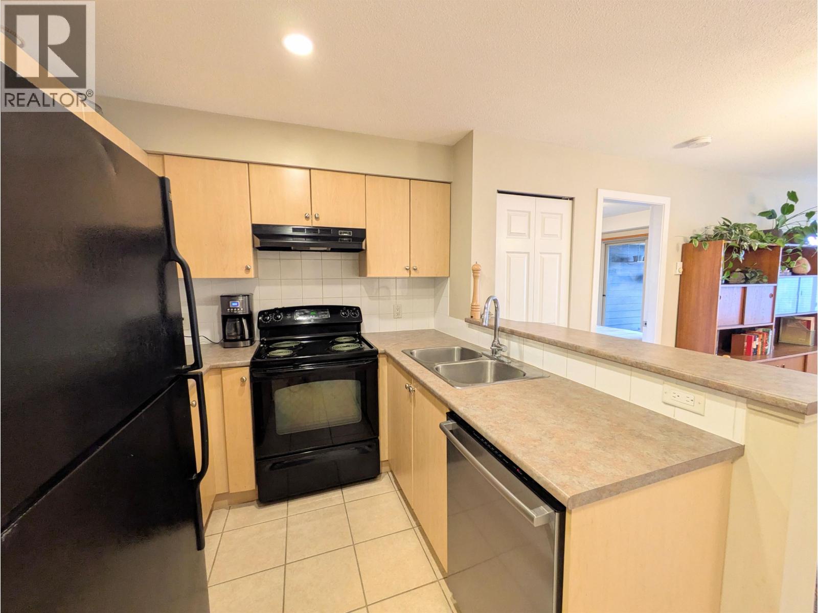 2210 244 Sherbrooke Street, New Westminster, British Columbia  V3L 0A3 - Photo 2 - R3048815