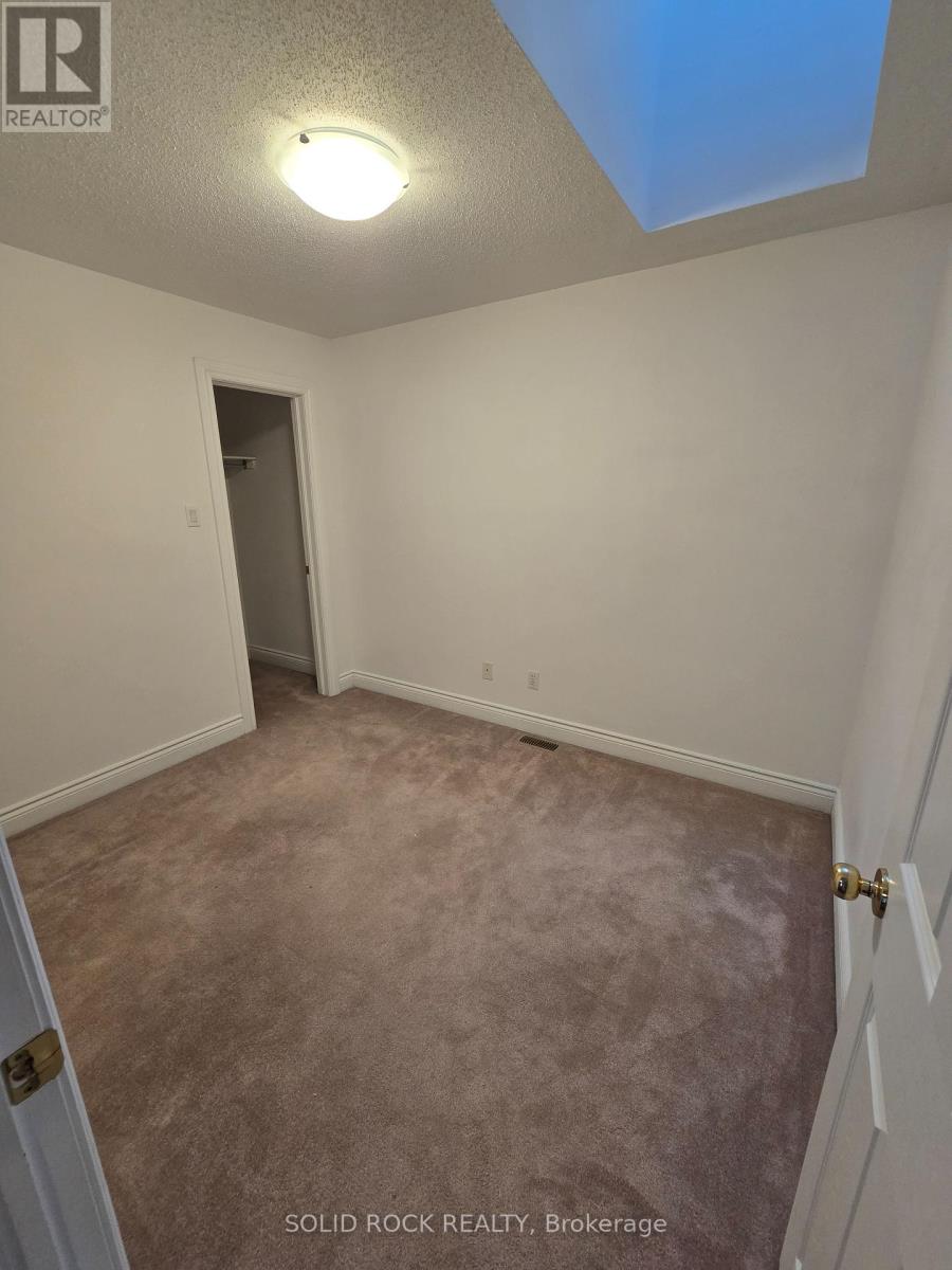 72 Castle Glen Crescent E, Ottawa, Ontario  K2L 4H1 - Photo 14 - X12408069