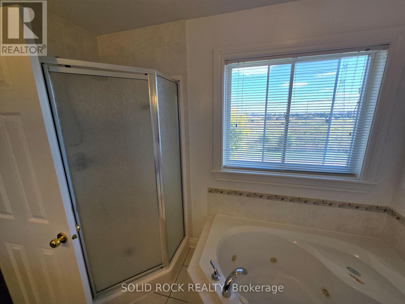 72 Castle Glen Crescent E, Ottawa, Ontario  K2L 4H1 - Photo 19 - X12408069