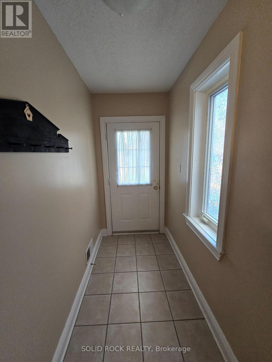 72 Castle Glen Crescent E, Ottawa, Ontario  K2L 4H1 - Photo 2 - X12408069