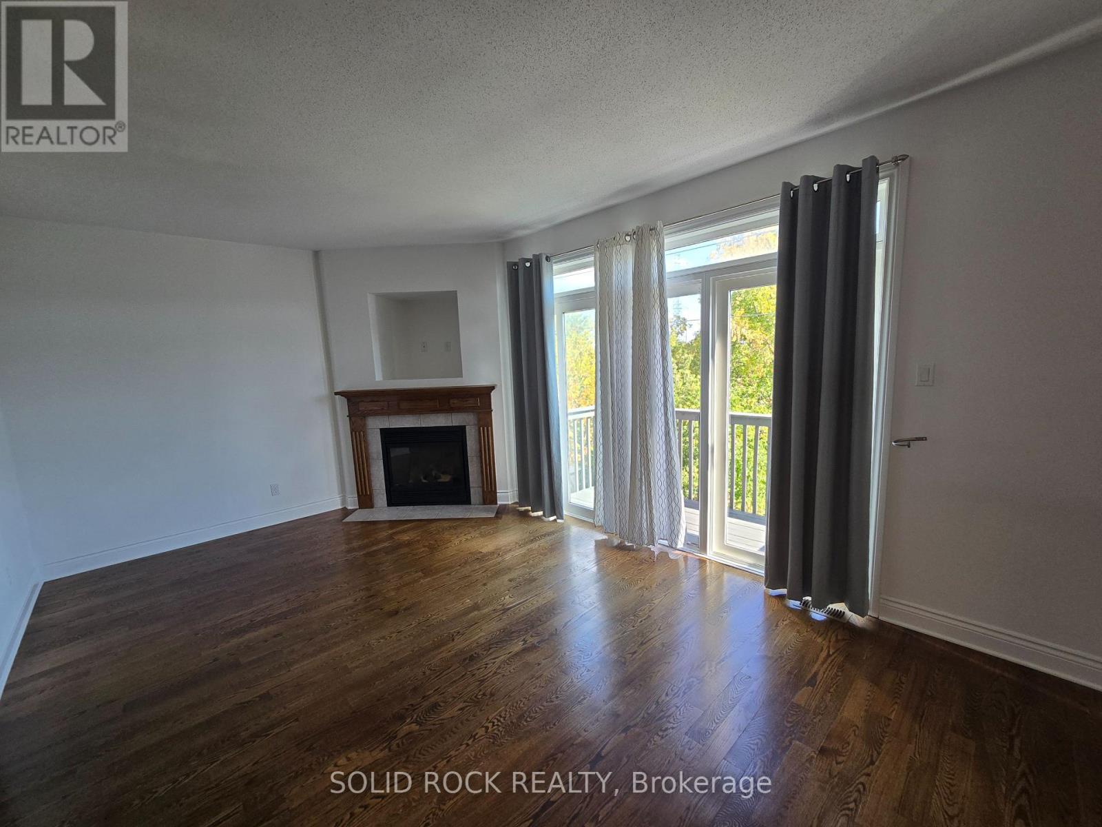 72 Castle Glen Crescent E, Ottawa, Ontario  K2L 4H1 - Photo 4 - X12408069