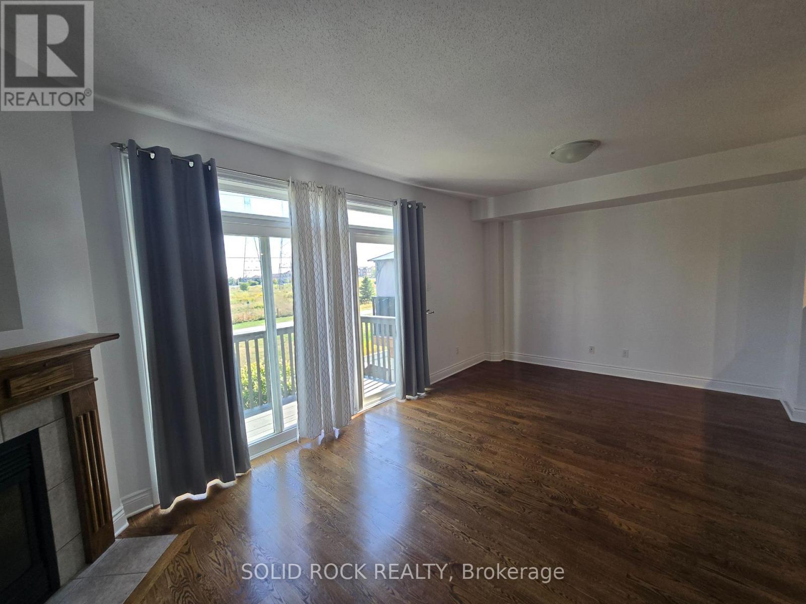 72 Castle Glen Crescent E, Ottawa, Ontario  K2L 4H1 - Photo 5 - X12408069