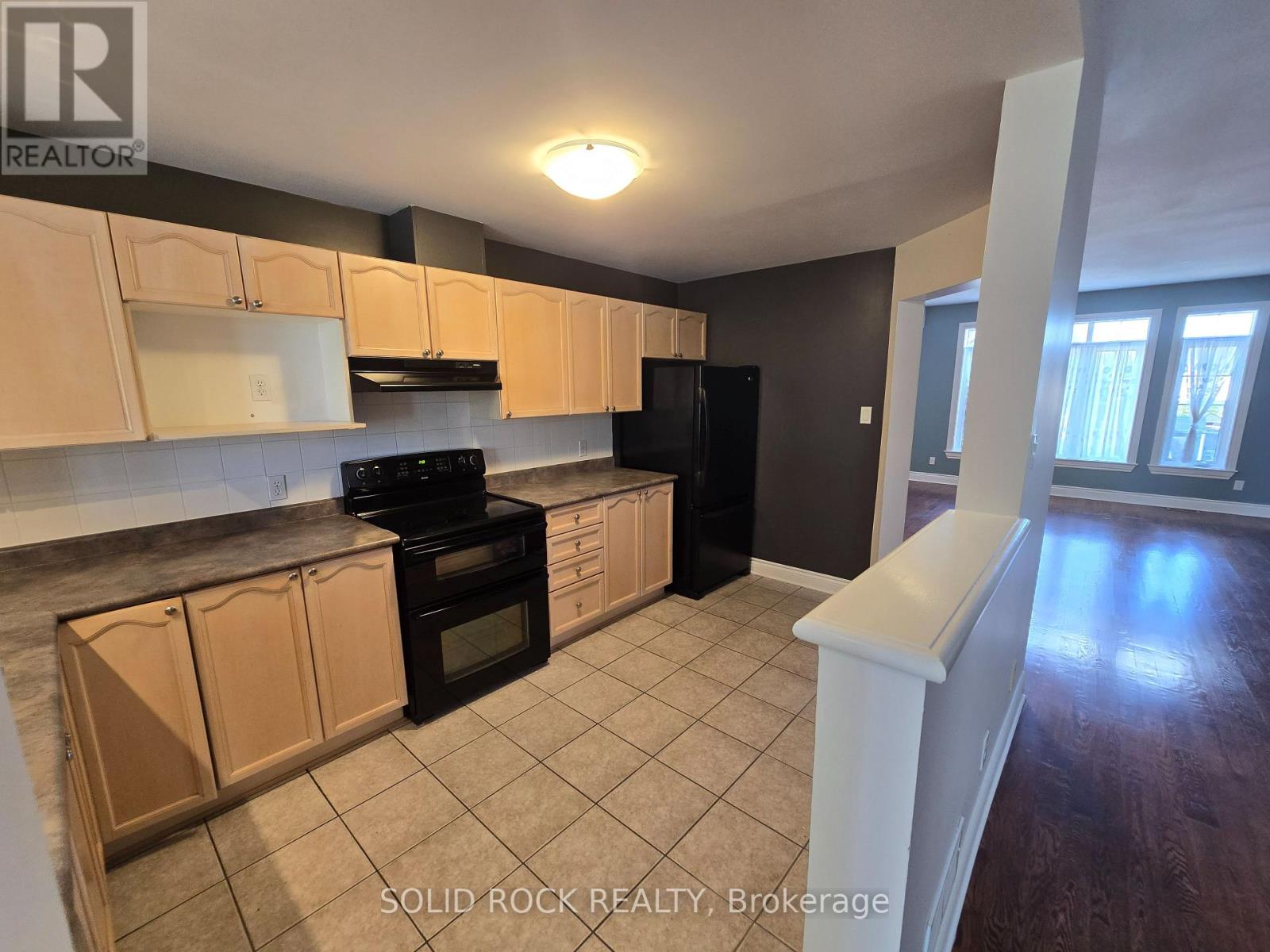 72 Castle Glen Crescent E, Ottawa, Ontario  K2L 4H1 - Photo 6 - X12408069