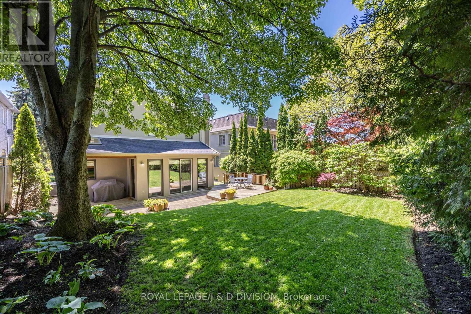 42 Munro Boulevard, Toronto, Ontario  M2P 1B9 - Photo 33 - C12399435