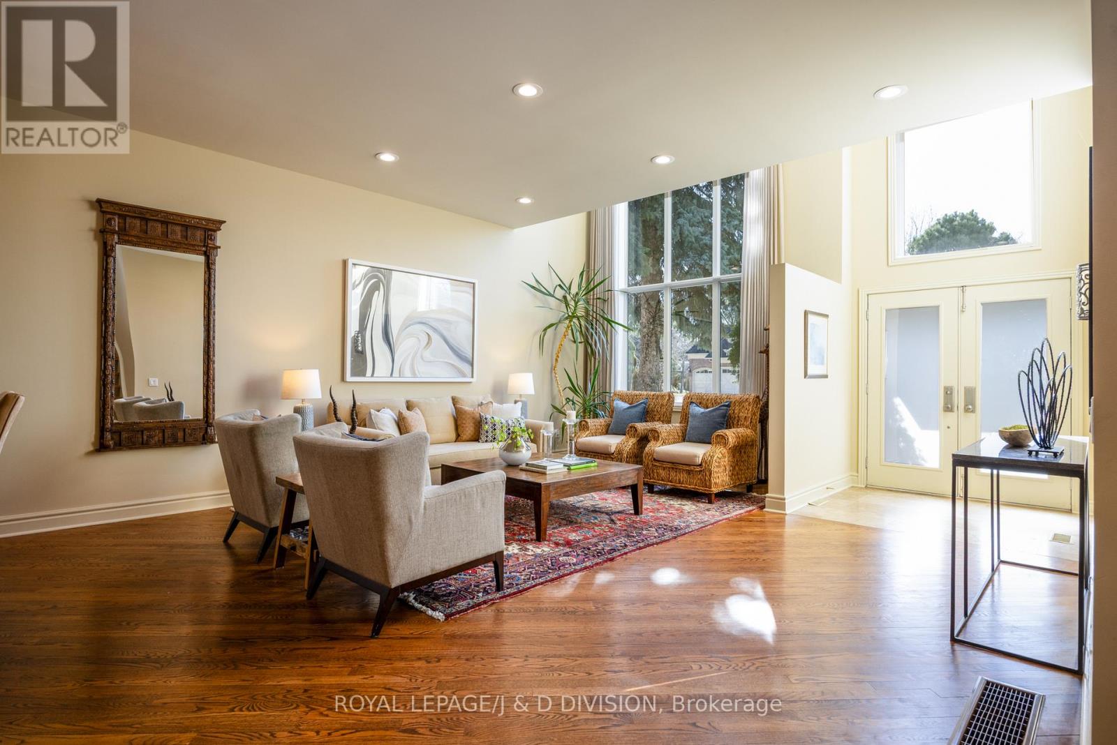 42 Munro Boulevard, Toronto, Ontario  M2P 1B9 - Photo 4 - C12399435
