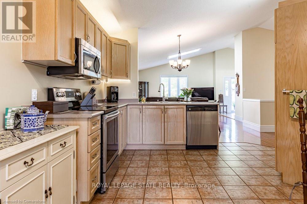 1510 Norwood Avenue, Burlington, Ontario  L7T 1V8 - Photo 11 - W12407686