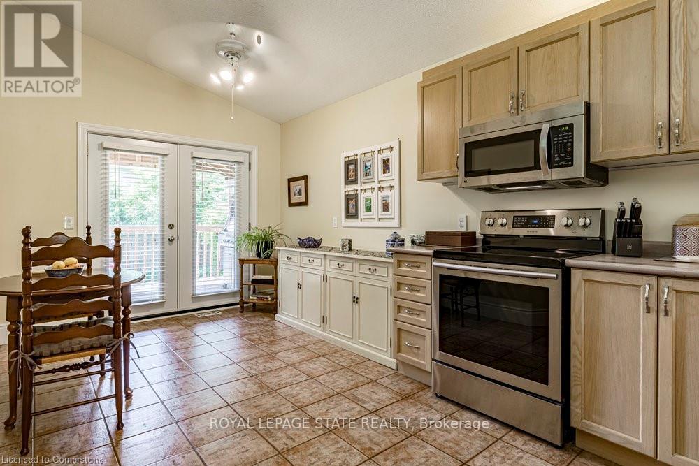 1510 Norwood Avenue, Burlington, Ontario  L7T 1V8 - Photo 13 - W12407686