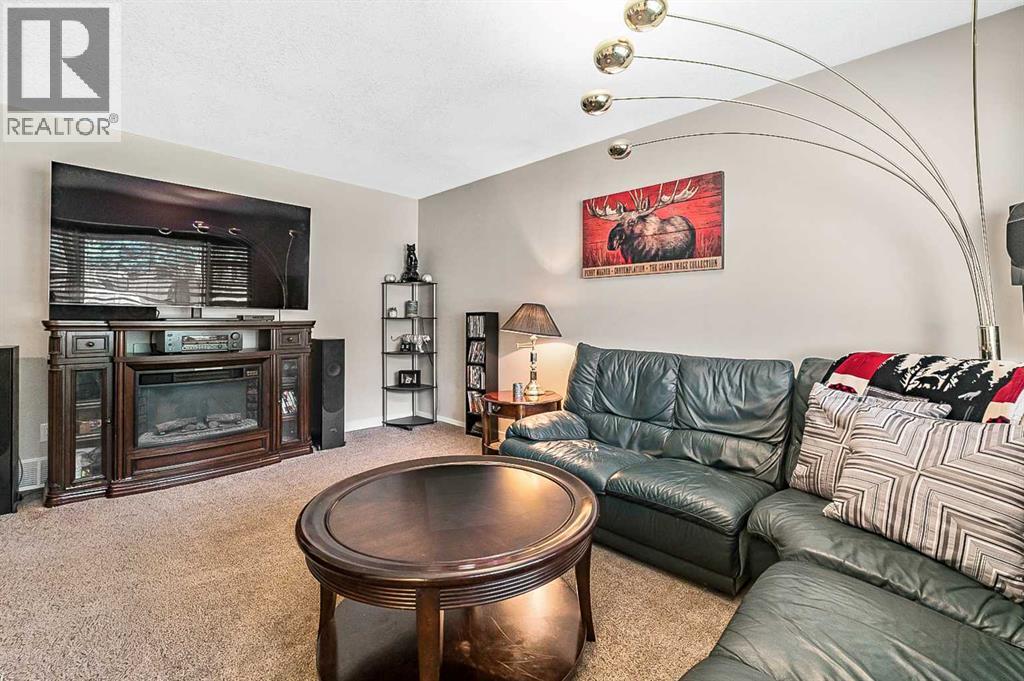 36 Millside Way Sw, Calgary, Alberta  T2Y 2P7 - Photo 6 - A2256119