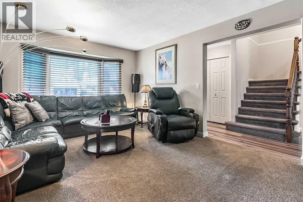 36 Millside Way Sw, Calgary, Alberta  T2Y 2P7 - Photo 5 - A2256119