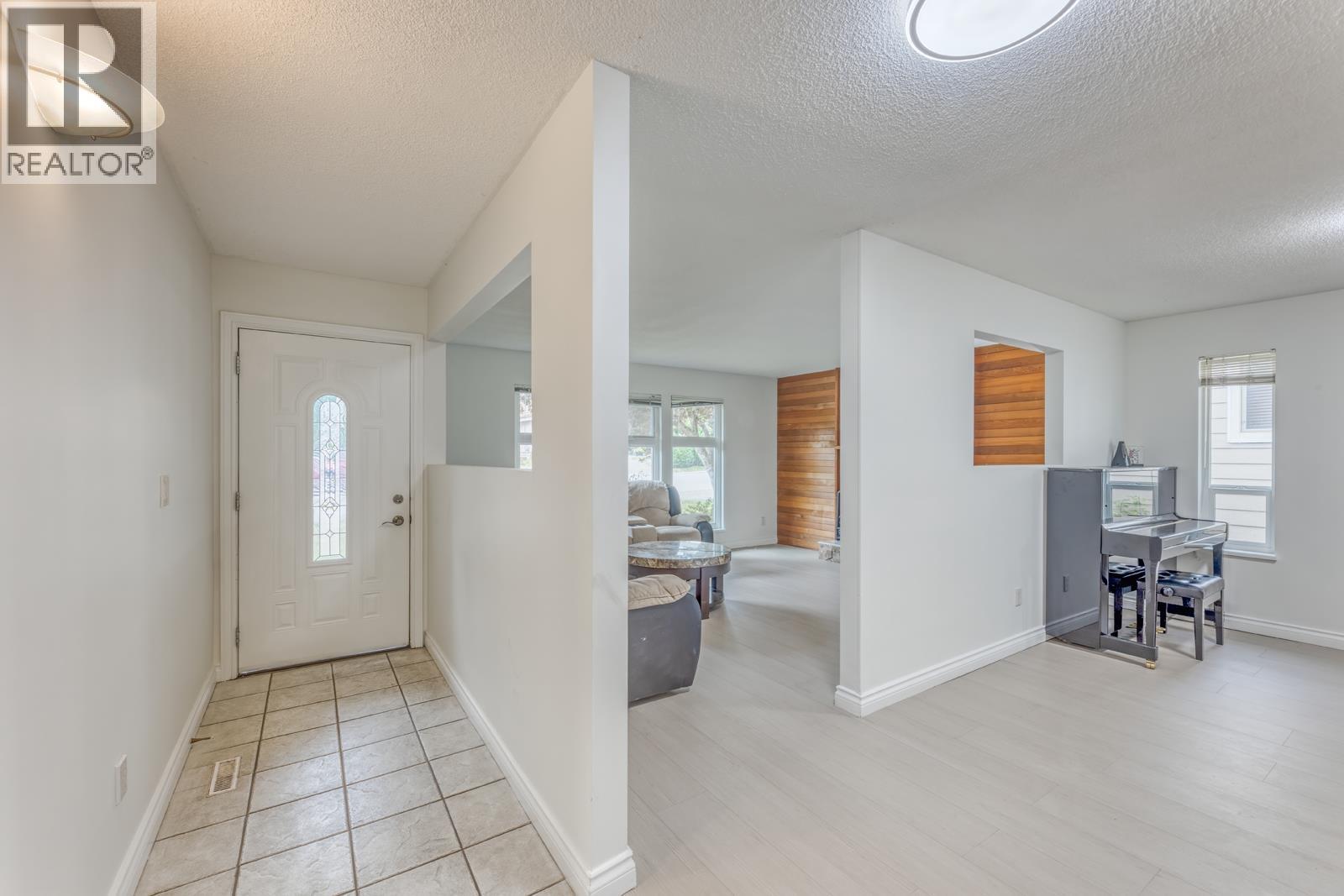 1309 Nestor Street, Coquitlam, British Columbia  V3E 1V5 - Photo 3 - R3048837