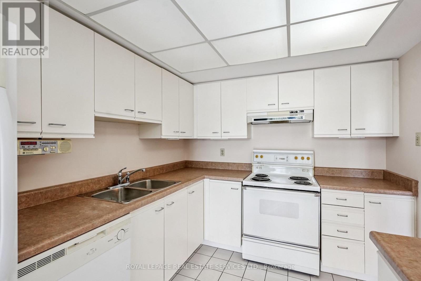417 - 30 Harding Boulevard W, Richmond Hill, Ontario  L4C 9M3 - Photo 15 - N12408089