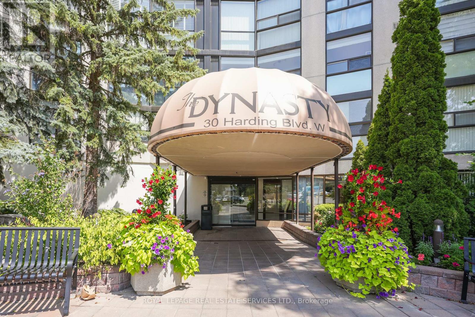 417 - 30 Harding Boulevard W, Richmond Hill, Ontario  L4C 9M3 - Photo 2 - N12408089