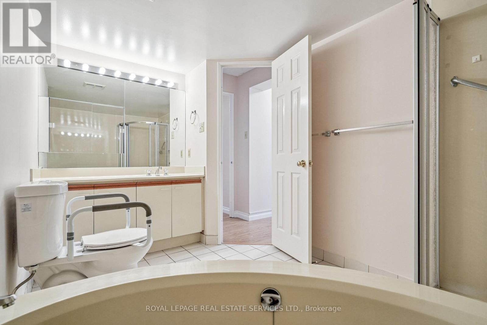 417 - 30 Harding Boulevard W, Richmond Hill, Ontario  L4C 9M3 - Photo 23 - N12408089