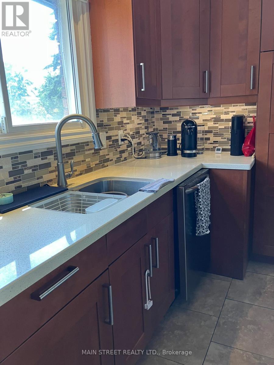 Main Flr - 88 Kulpin Avenue, Bradford West Gwillimbury, Ontario  L3Z 1T7 - Photo 4 - N12408101