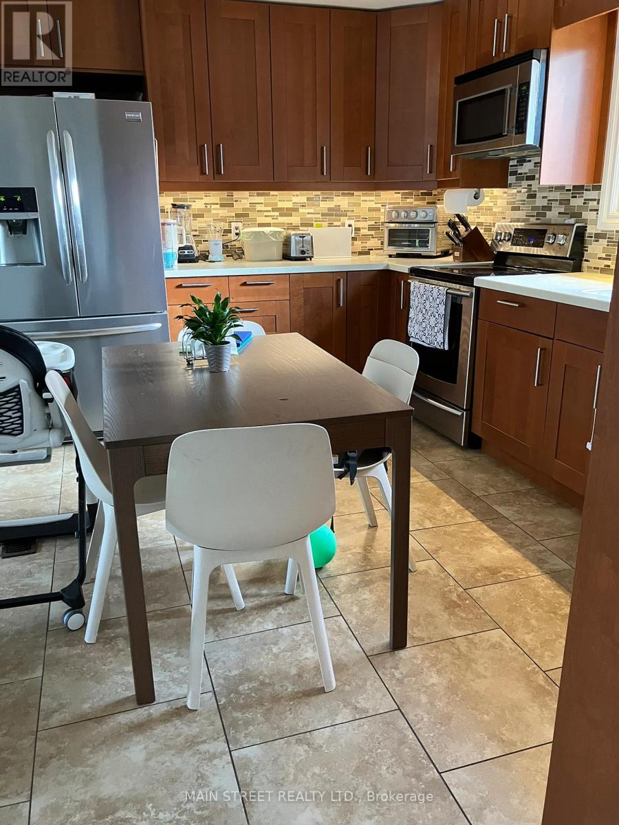 Main Flr - 88 Kulpin Avenue, Bradford West Gwillimbury, Ontario  L3Z 1T7 - Photo 5 - N12408101