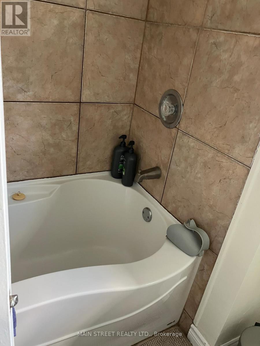 Main Flr - 88 Kulpin Avenue, Bradford West Gwillimbury, Ontario  L3Z 1T7 - Photo 6 - N12408101