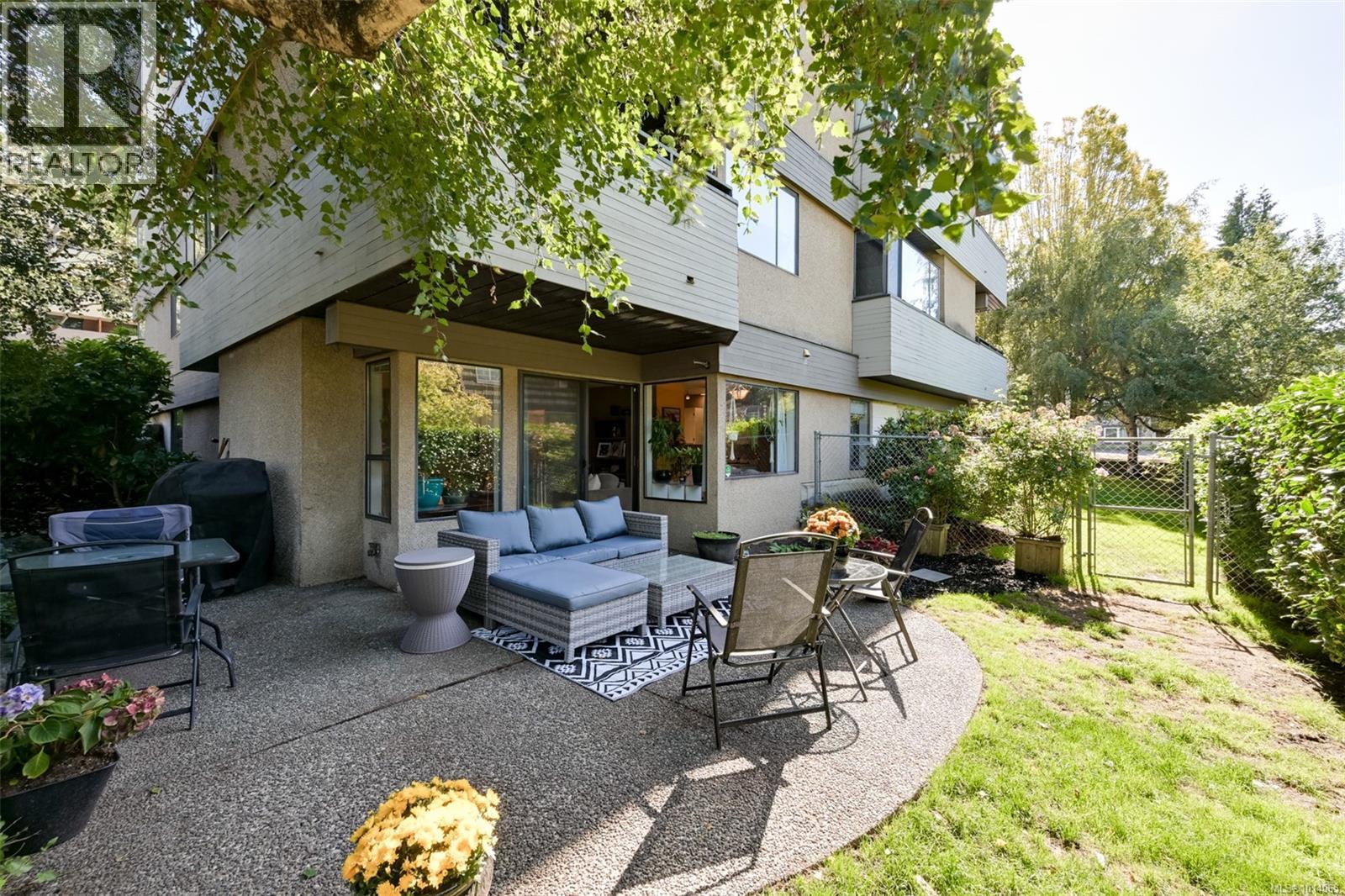 101 3274 Glasgow Ave, Saanich, British Columbia  V8X 1M2 - Photo 2 - 1014065