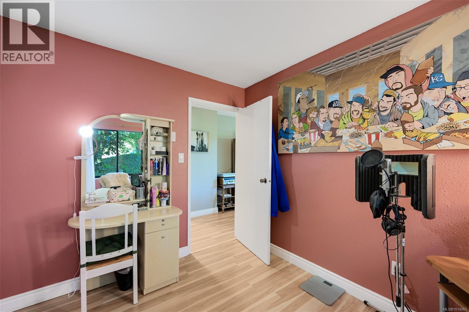 101 3274 Glasgow Ave, Saanich, British Columbia  V8X 1M2 - Photo 33 - 1014065