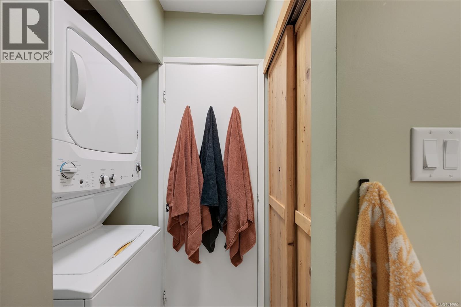 101 3274 Glasgow Ave, Saanich, British Columbia  V8X 1M2 - Photo 34 - 1014065