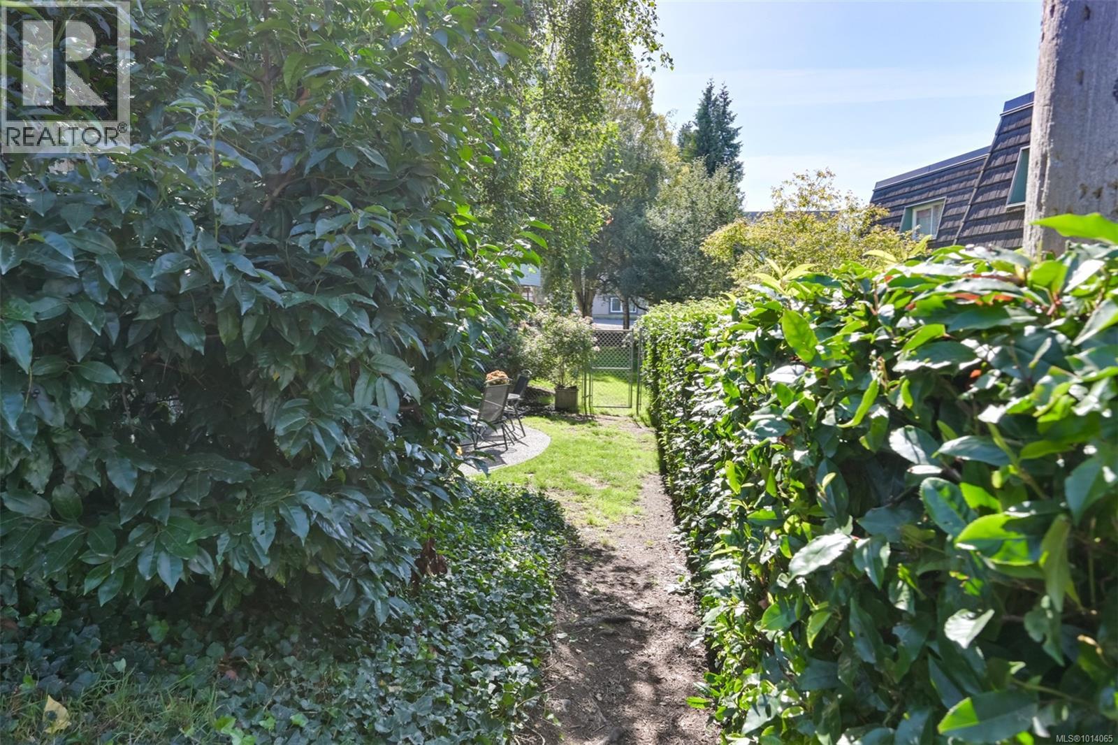 101 3274 Glasgow Ave, Saanich, British Columbia  V8X 1M2 - Photo 38 - 1014065