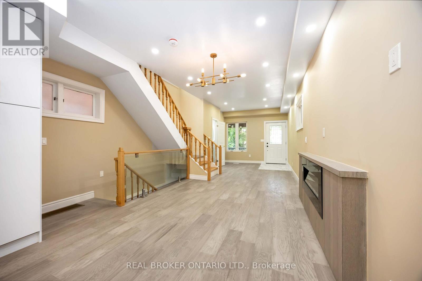 75 Harvie Avenue, Toronto (Corso Italia-Davenport), Ontario  M6E 4K4 - Photo 10 - W12408081