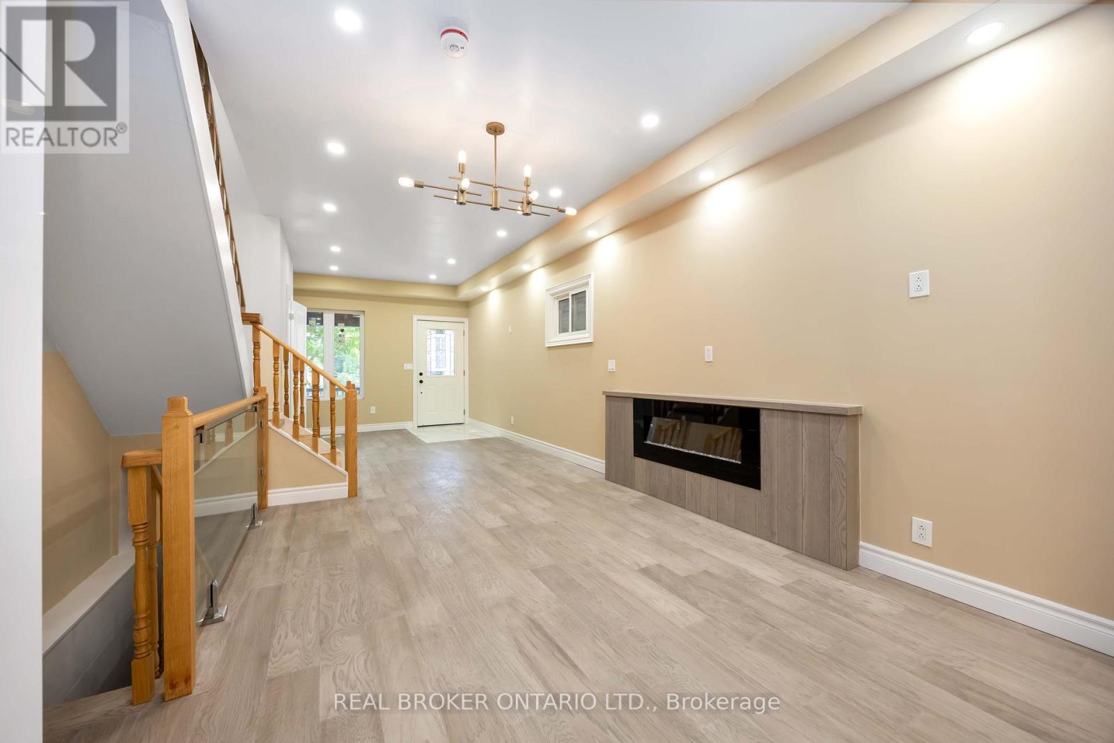 75 Harvie Avenue, Toronto (Corso Italia-Davenport), Ontario  M6E 4K4 - Photo 12 - W12408081