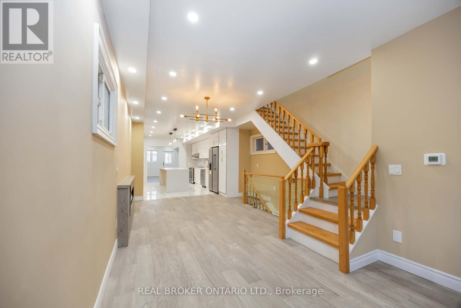 75 Harvie Avenue, Toronto (Corso Italia-Davenport), Ontario  M6E 4K4 - Photo 15 - W12408081