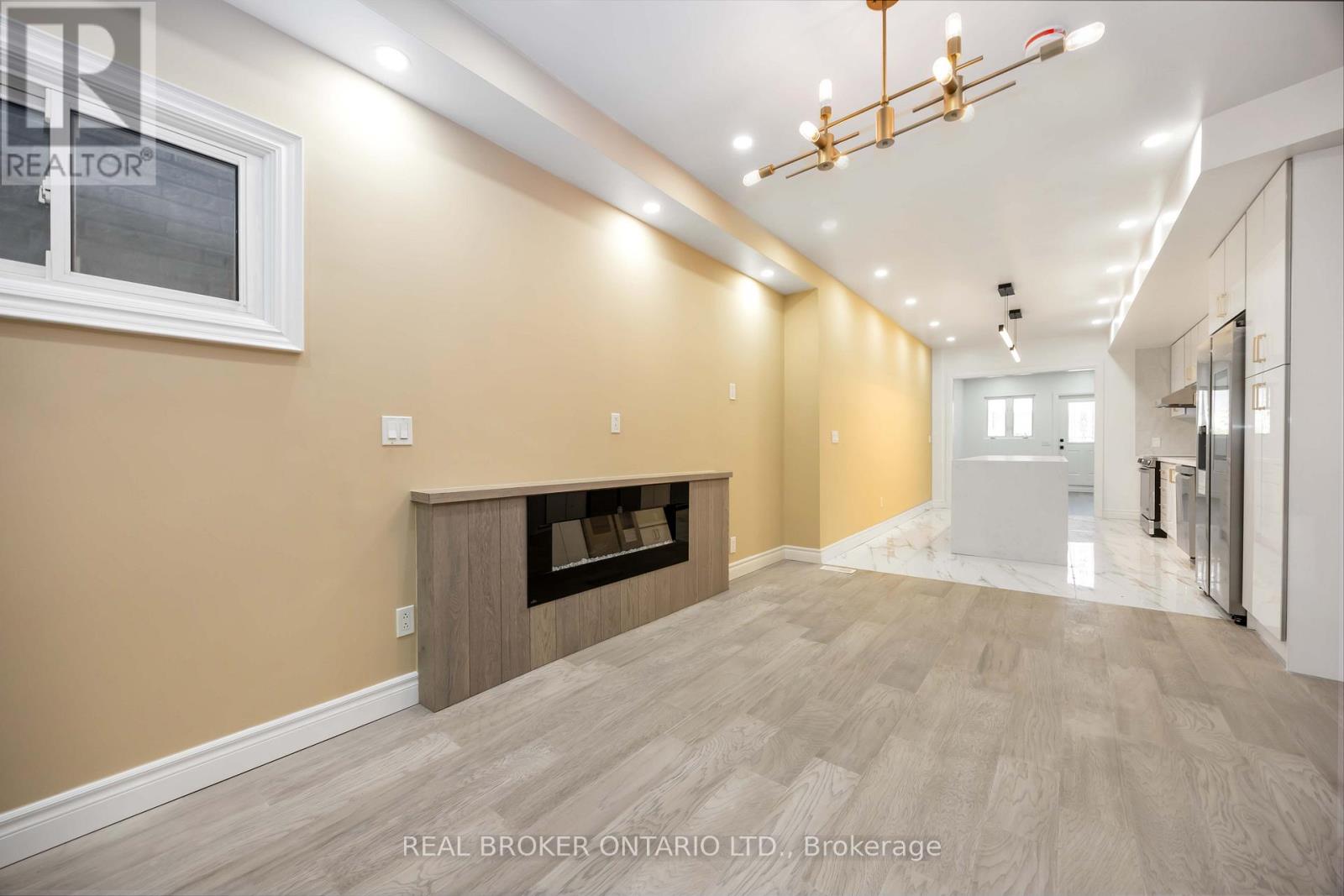 75 Harvie Avenue, Toronto (Corso Italia-Davenport), Ontario  M6E 4K4 - Photo 16 - W12408081