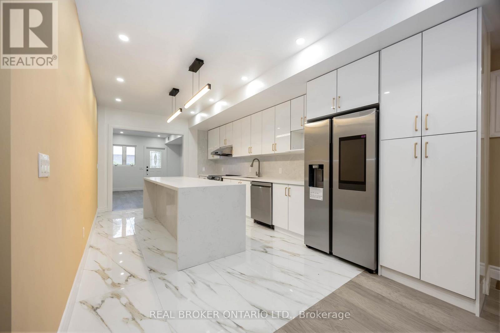 75 Harvie Avenue, Toronto (Corso Italia-Davenport), Ontario  M6E 4K4 - Photo 18 - W12408081
