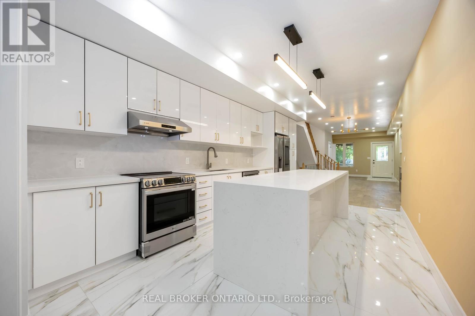 75 Harvie Avenue, Toronto (Corso Italia-Davenport), Ontario  M6E 4K4 - Photo 19 - W12408081