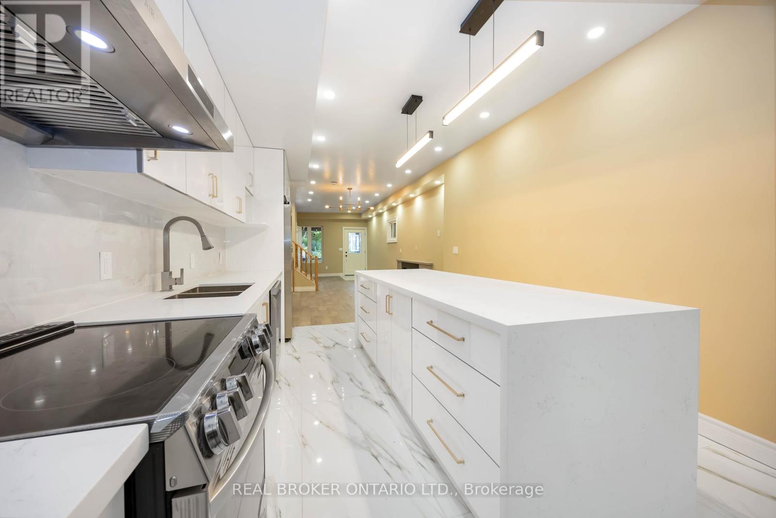 75 Harvie Avenue, Toronto (Corso Italia-Davenport), Ontario  M6E 4K4 - Photo 20 - W12408081