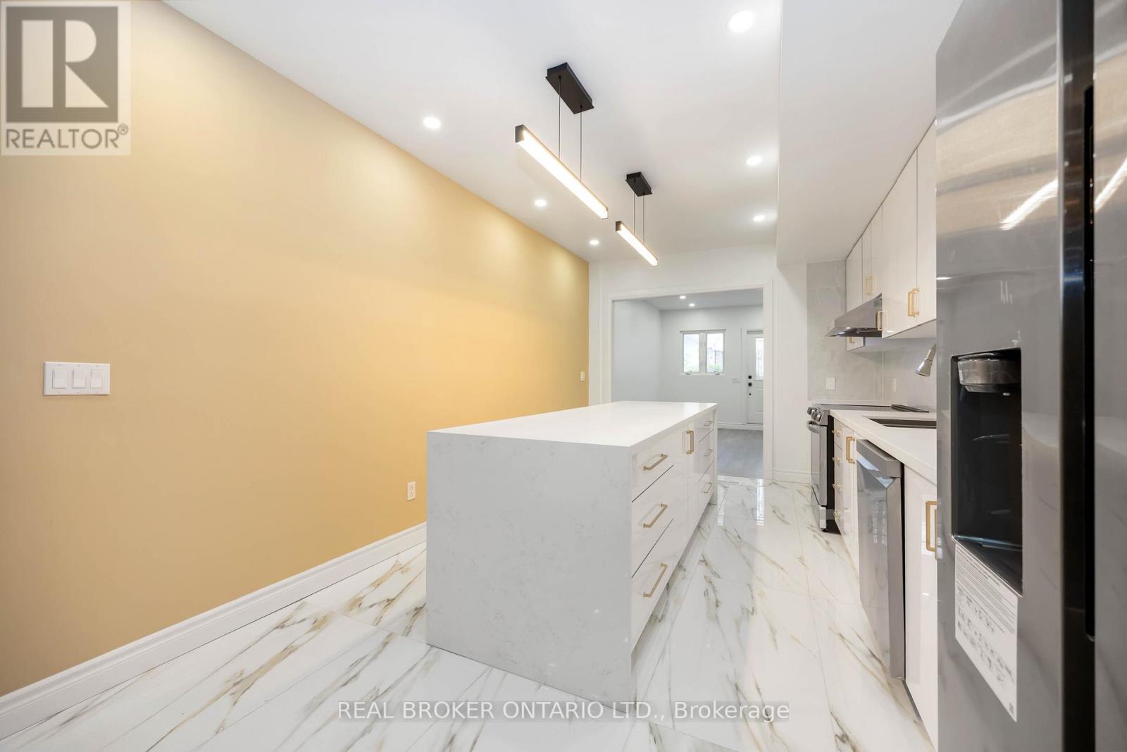 75 Harvie Avenue, Toronto (Corso Italia-Davenport), Ontario  M6E 4K4 - Photo 21 - W12408081