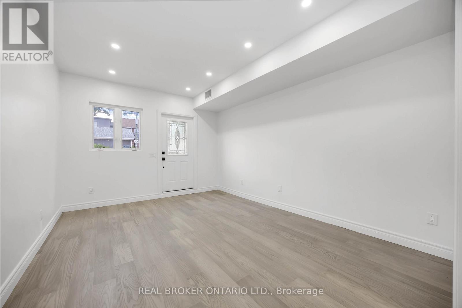 75 Harvie Avenue, Toronto (Corso Italia-Davenport), Ontario  M6E 4K4 - Photo 25 - W12408081