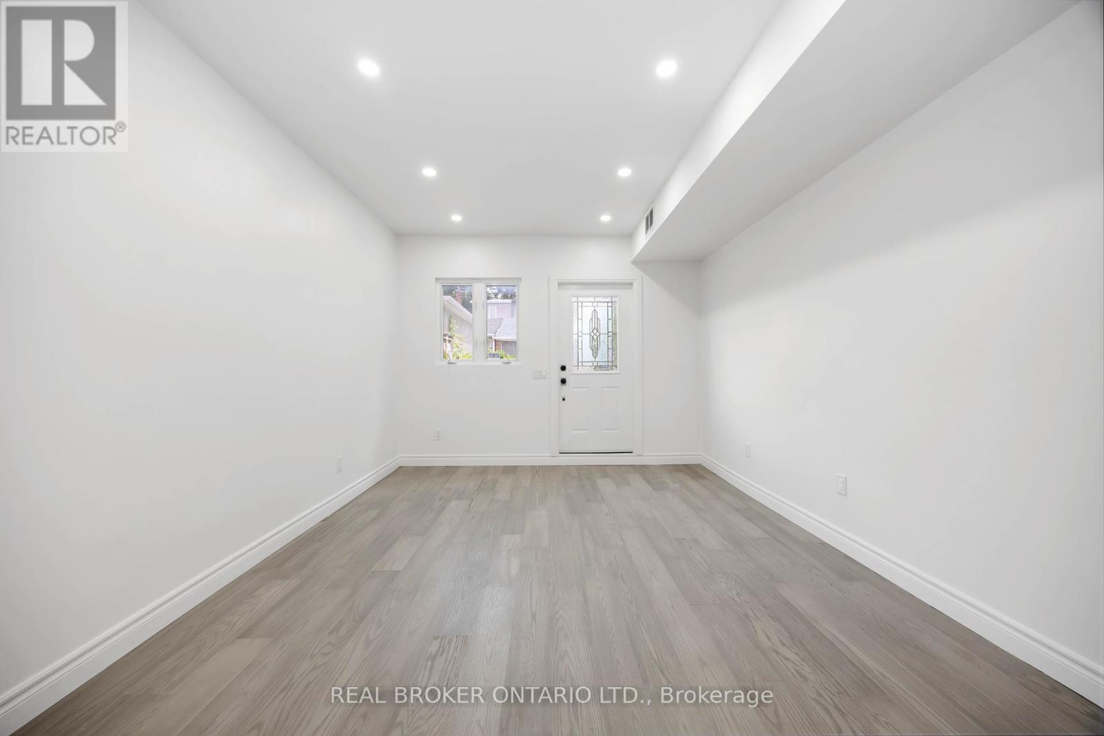 75 Harvie Avenue, Toronto (Corso Italia-Davenport), Ontario  M6E 4K4 - Photo 26 - W12408081