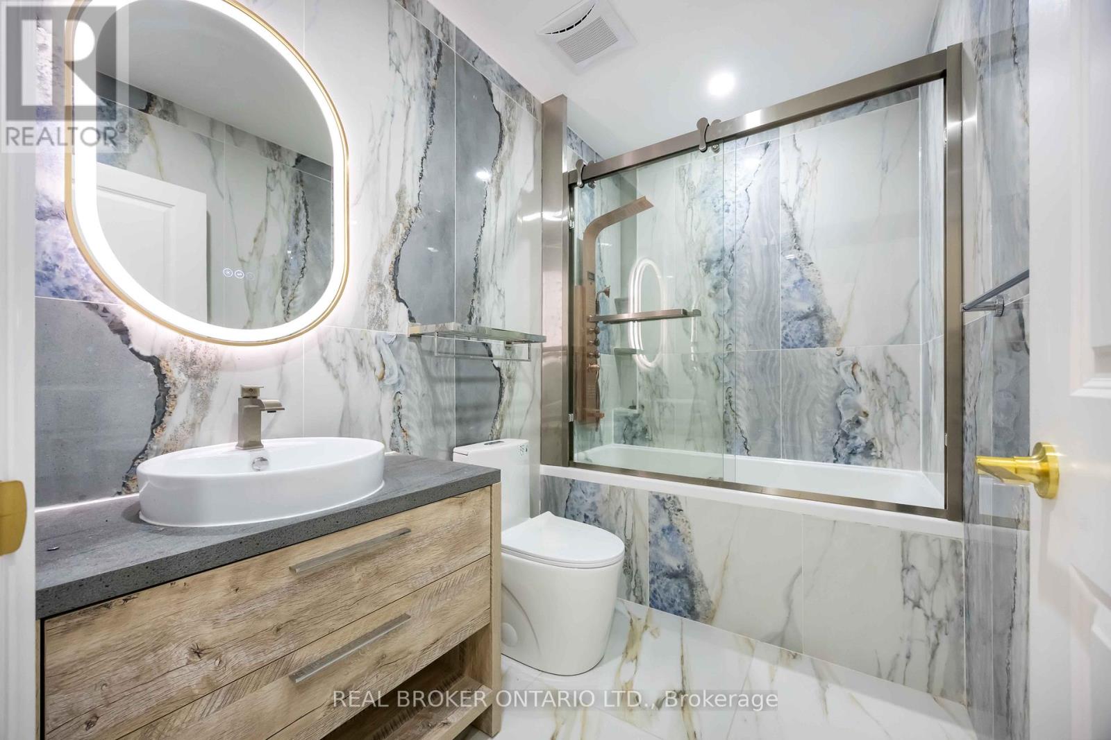 75 Harvie Avenue, Toronto (Corso Italia-Davenport), Ontario  M6E 4K4 - Photo 39 - W12408081