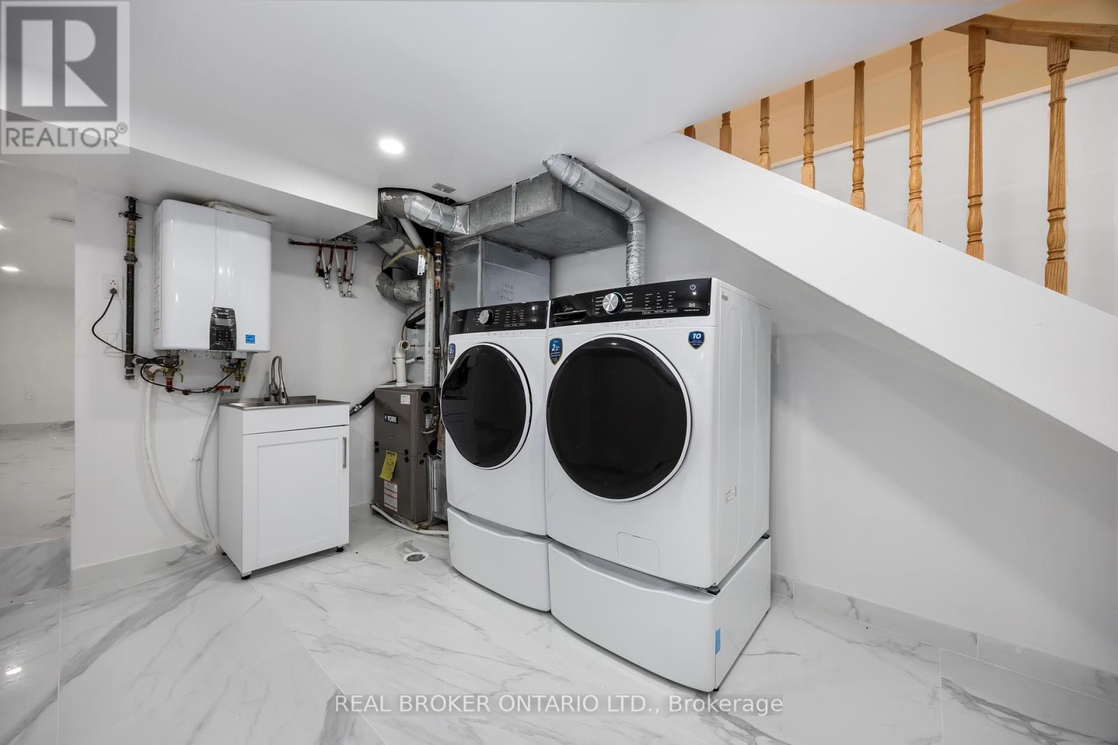 75 Harvie Avenue, Toronto (Corso Italia-Davenport), Ontario  M6E 4K4 - Photo 41 - W12408081