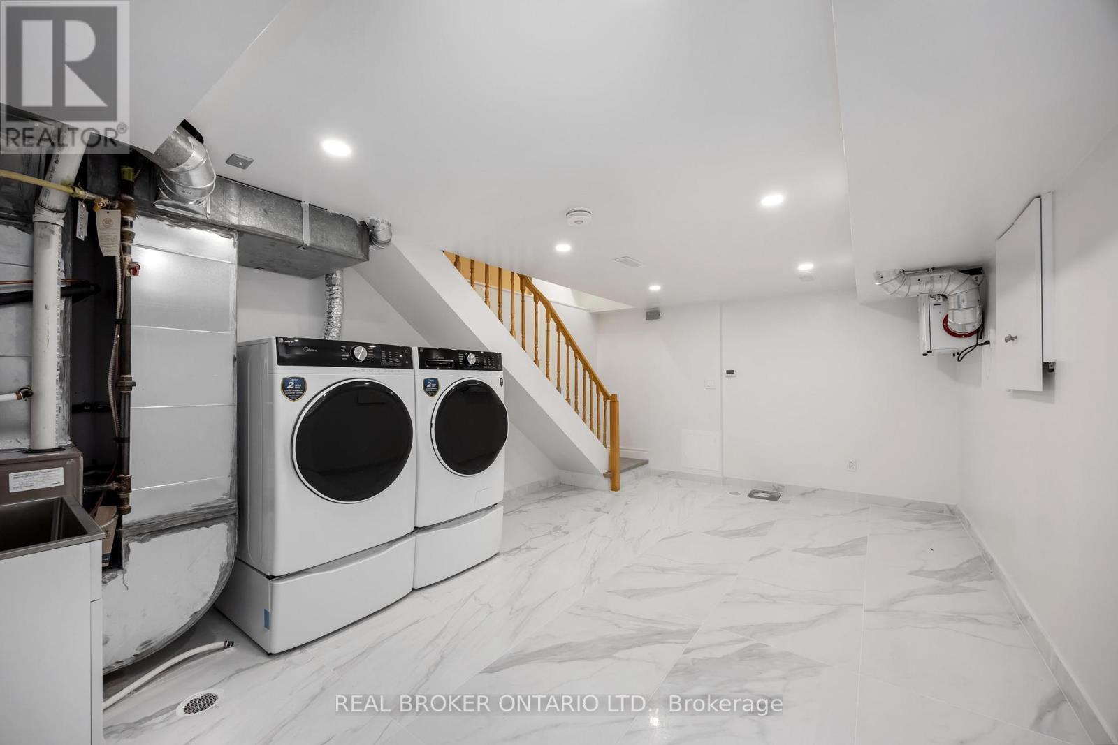 75 Harvie Avenue, Toronto (Corso Italia-Davenport), Ontario  M6E 4K4 - Photo 42 - W12408081