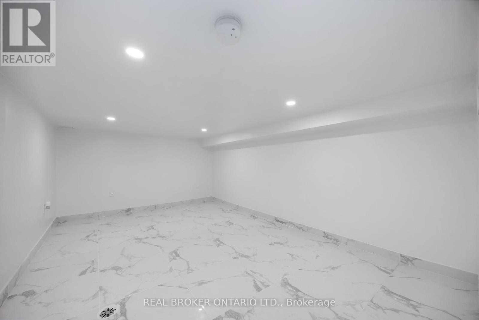 75 Harvie Avenue, Toronto (Corso Italia-Davenport), Ontario  M6E 4K4 - Photo 43 - W12408081