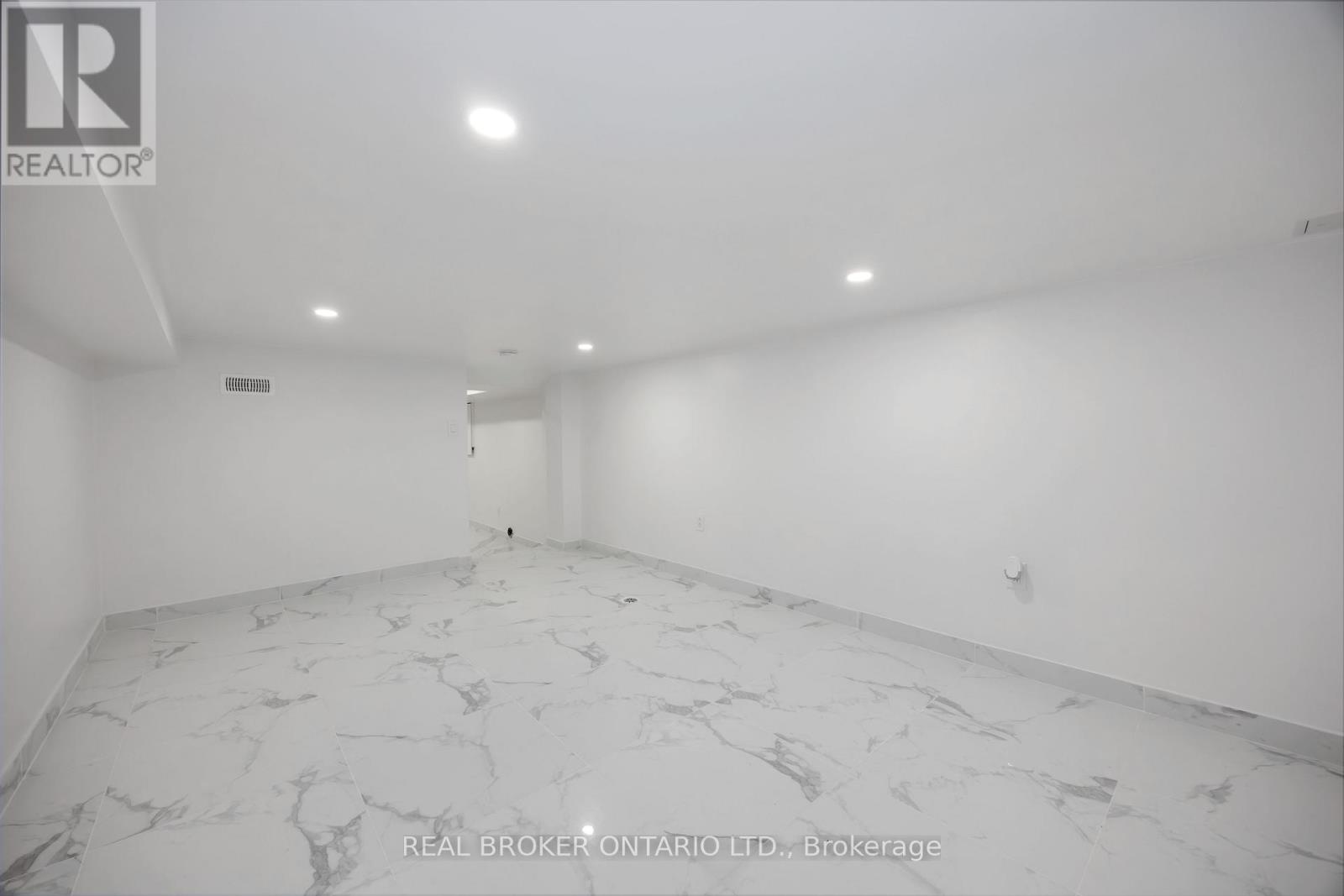 75 Harvie Avenue, Toronto (Corso Italia-Davenport), Ontario  M6E 4K4 - Photo 44 - W12408081
