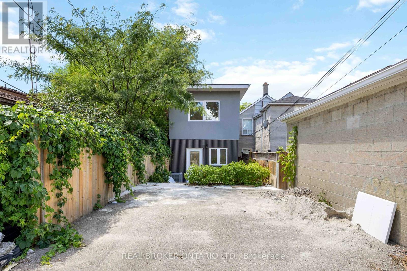 75 Harvie Avenue, Toronto (Corso Italia-Davenport), Ontario  M6E 4K4 - Photo 45 - W12408081