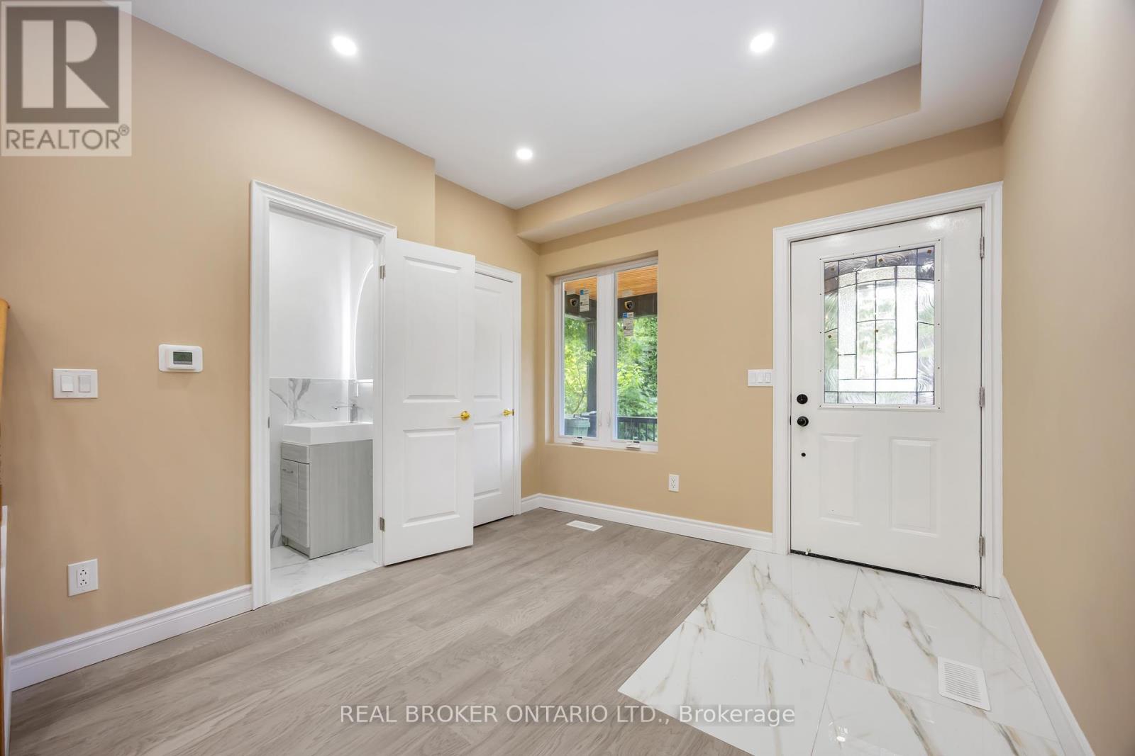 75 Harvie Avenue, Toronto (Corso Italia-Davenport), Ontario  M6E 4K4 - Photo 7 - W12408081