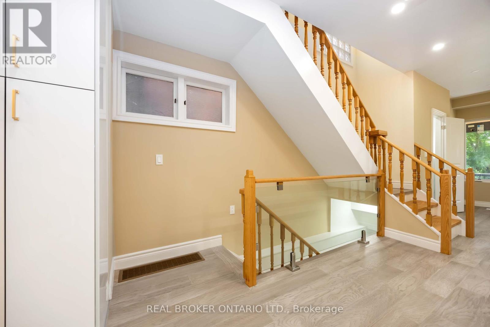 75 Harvie Avenue, Toronto (Corso Italia-Davenport), Ontario  M6E 4K4 - Photo 9 - W12408081