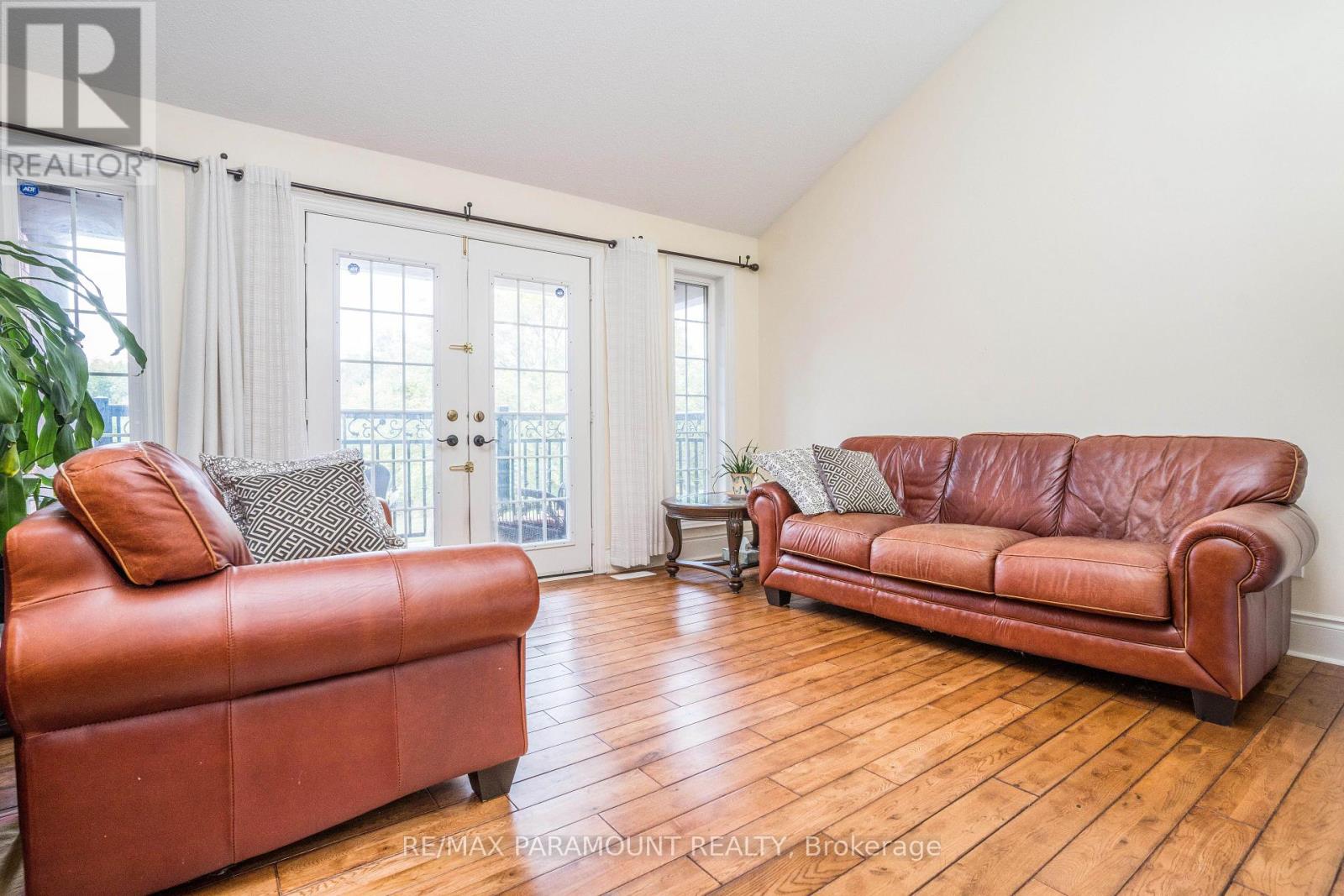 19 River Rock Crescent, Brampton, Ontario  L7A 2V2 - Photo 5 - W12408100