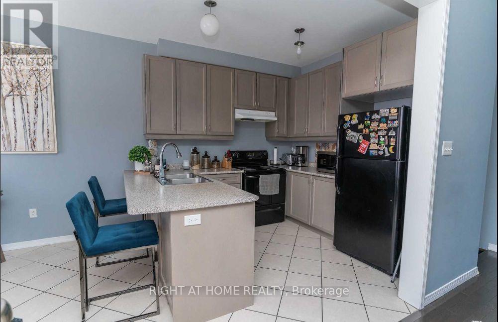 91 Templehill Road, Brampton, Ontario  L6R 3S1 - Photo 10 - W12408105